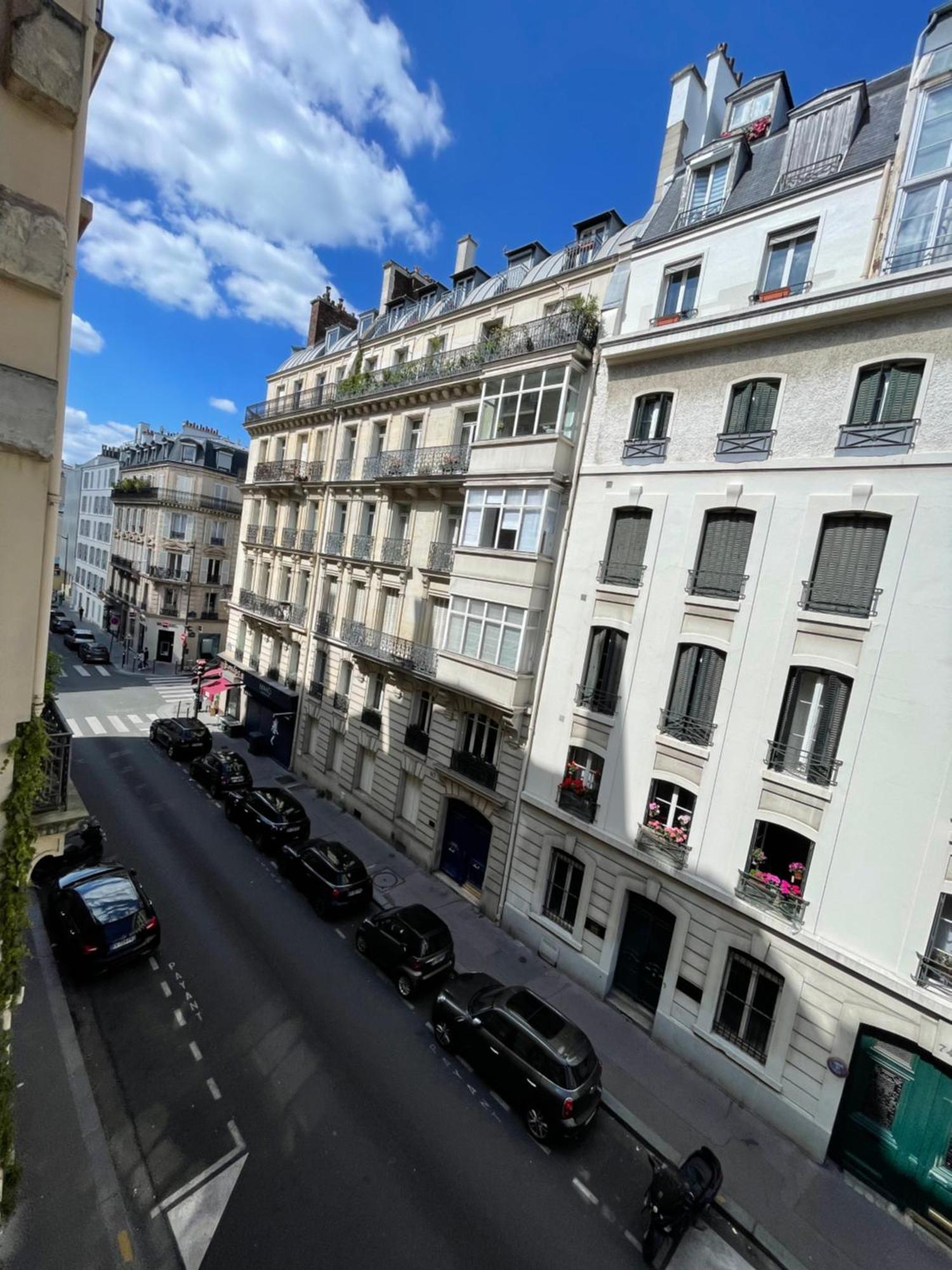 Apparemment Au Coeur De *